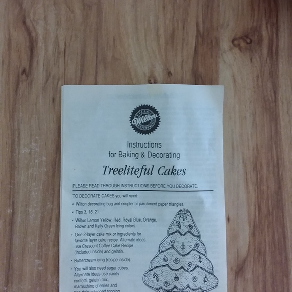 Wilton Christmas Tree Cake Pan - Picture 4 of 8